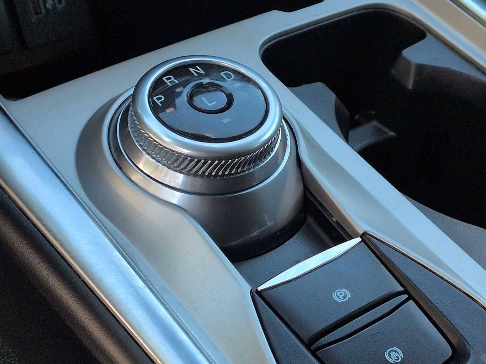 Thumbnail: 2022 Ford Explorer - 31