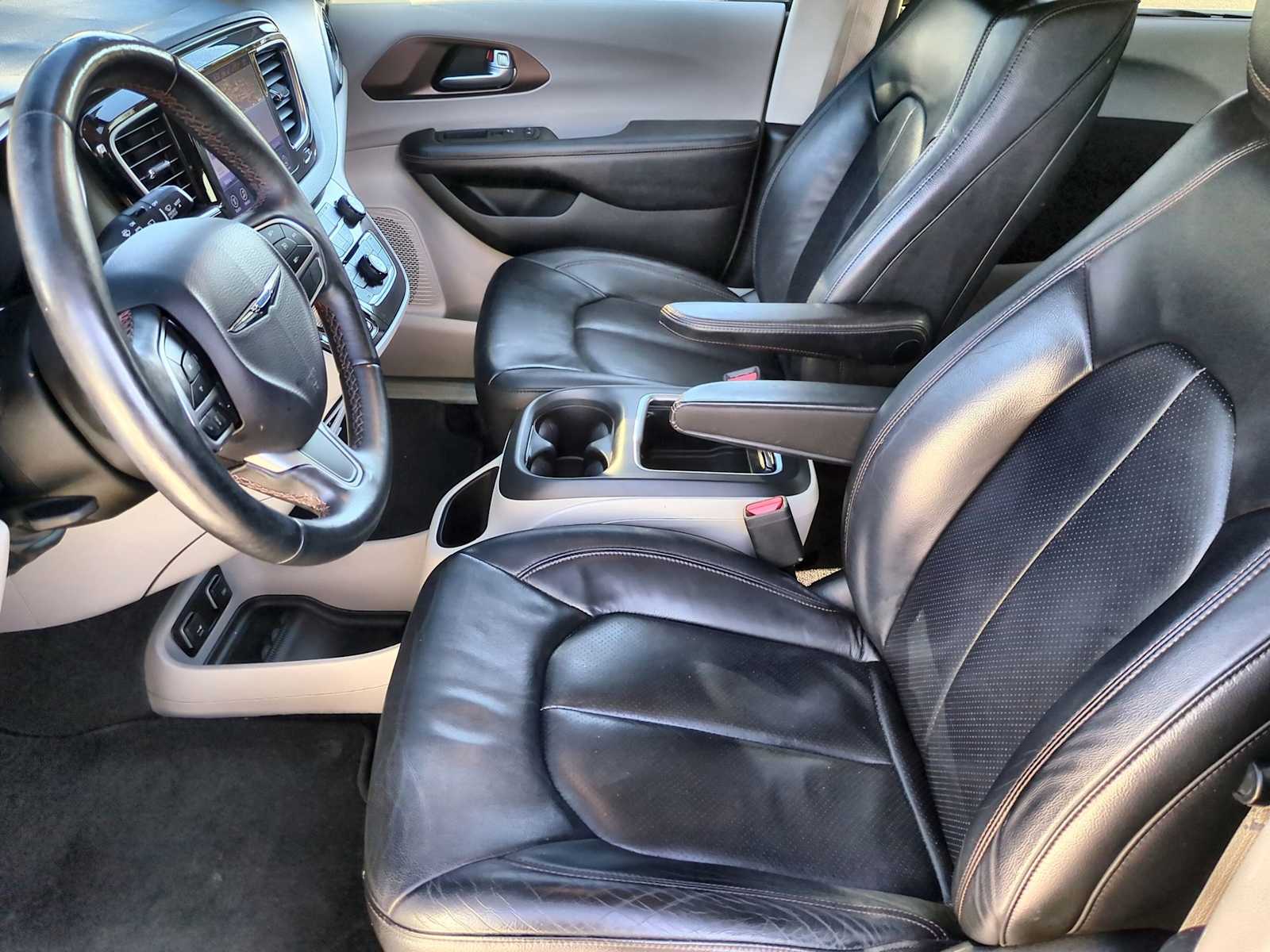 Thumbnail: 2017 Chrysler Pacifica - 16