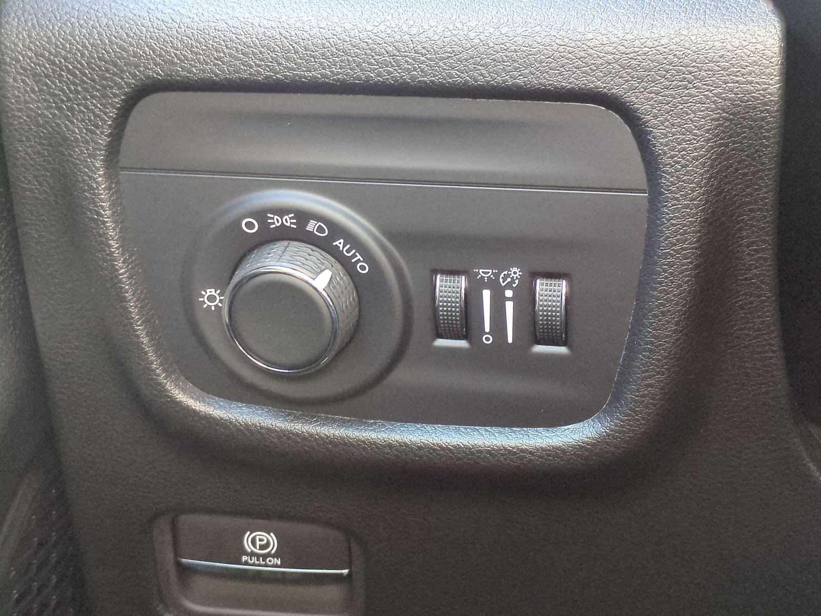 Thumbnail: 2025 Jeep Grand Cherokee L - 38