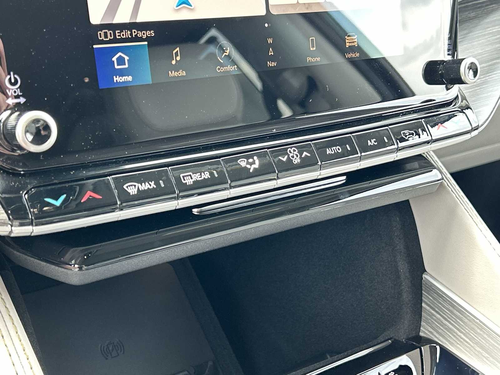 Thumbnail: 2023 Jeep Wagoneer - 21