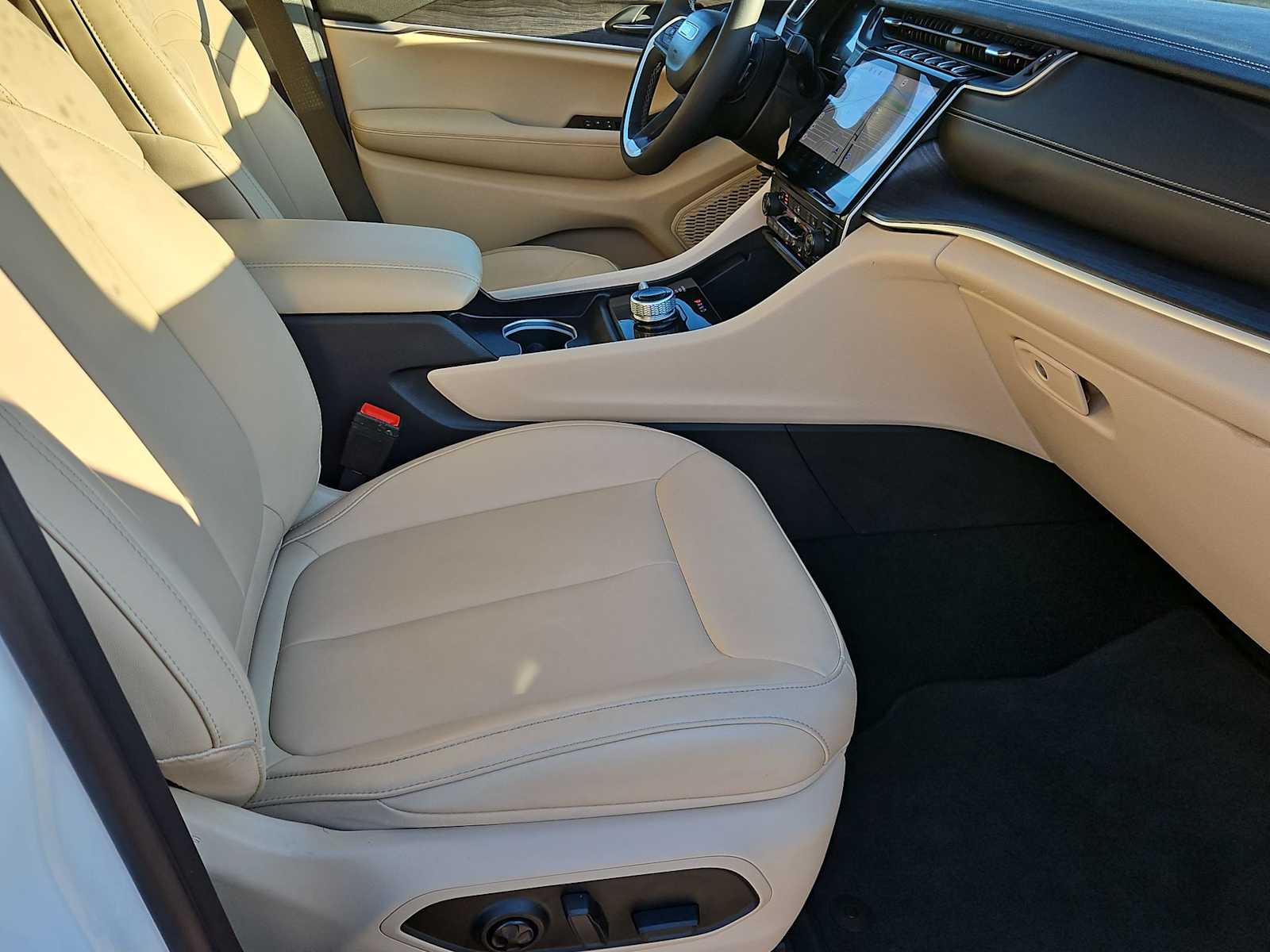 Thumbnail: 2025 Jeep Grand Cherokee - 21