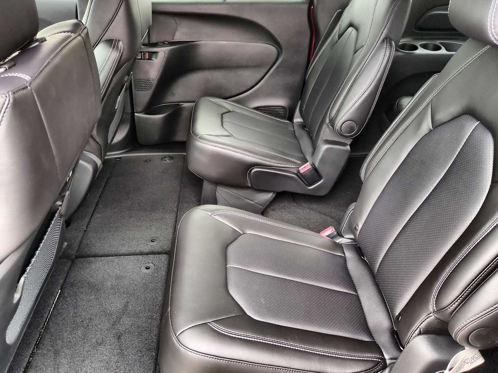 Thumbnail: 2026 Chrysler Pacifica - 19