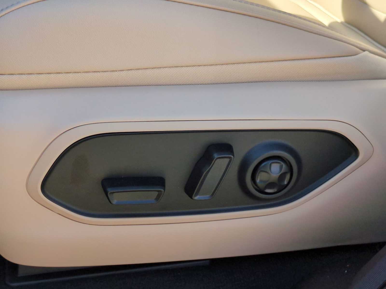 Thumbnail: 2025 Jeep Grand Cherokee - 17