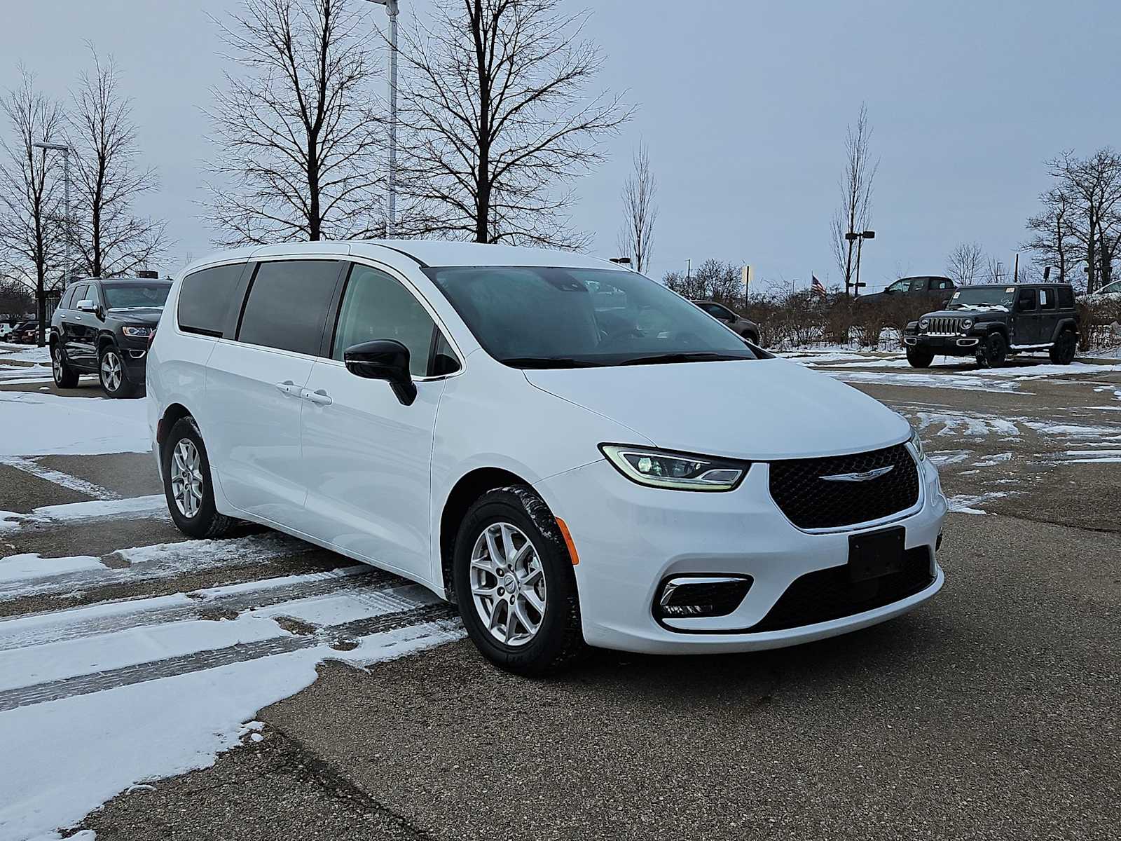 Thumbnail: 2024 Chrysler Pacifica - 16