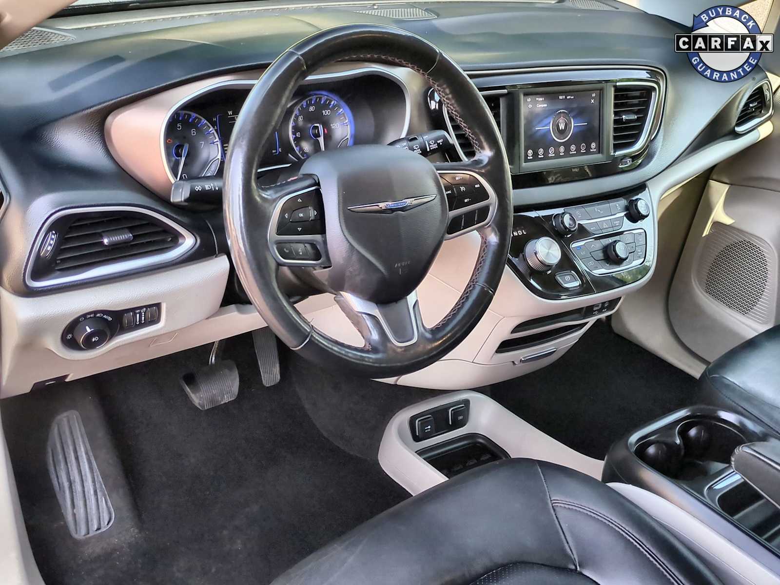 Thumbnail: 2019 Chrysler Pacifica - 10