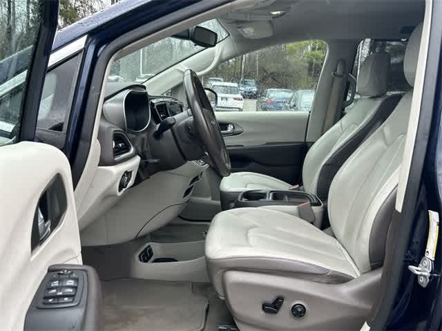 2018 Chrysler Pacifica Touring 10