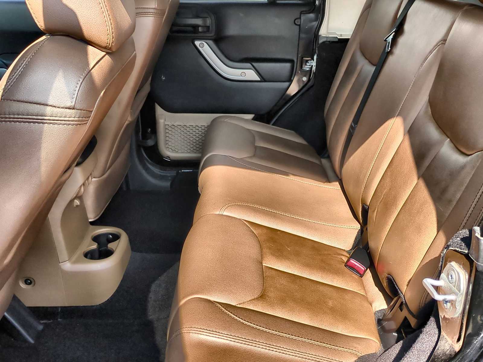 2015 Jeep Wrangler Unlimited Sahara 20