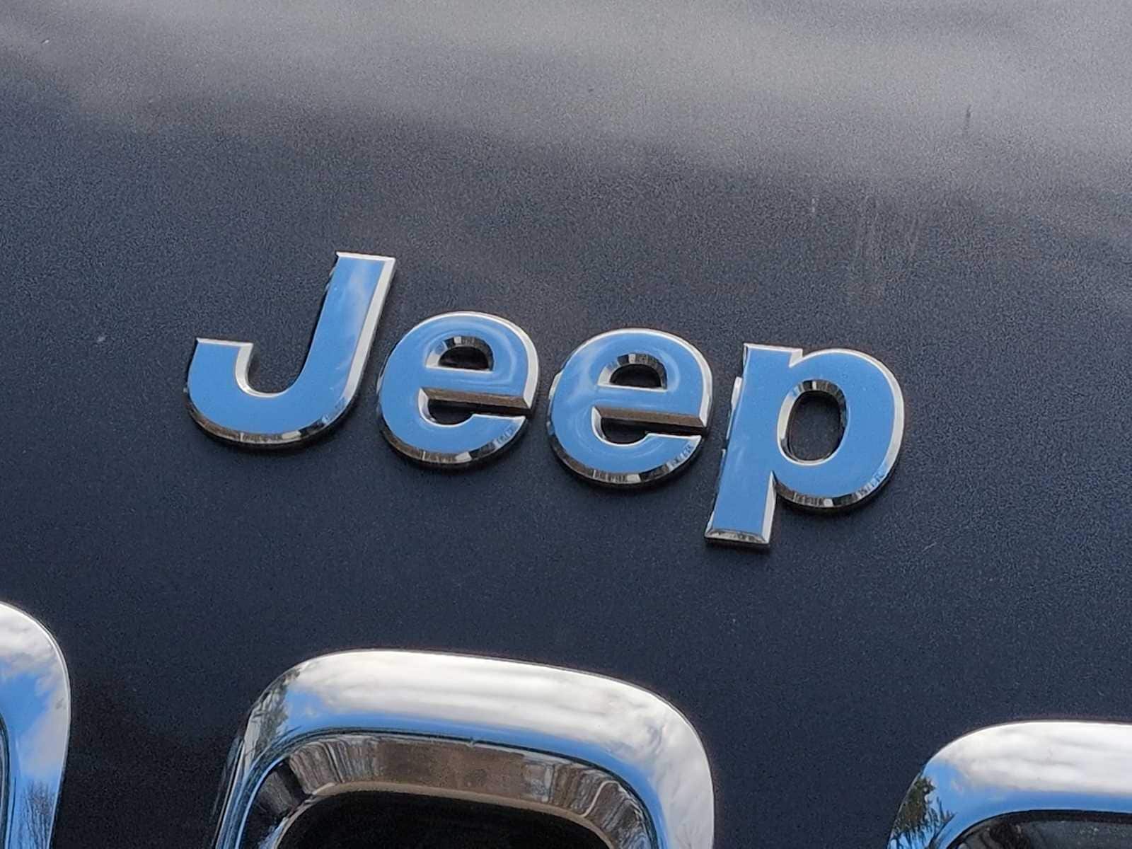 Thumbnail: 2017 Jeep Cherokee - 12