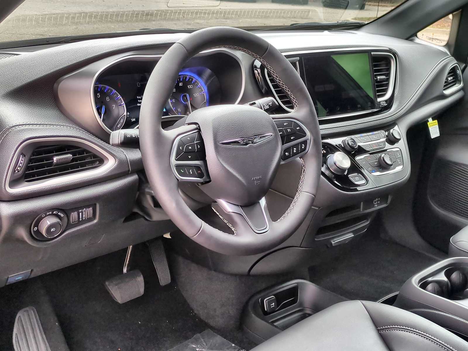 Thumbnail: 2026 Chrysler Pacifica - 10