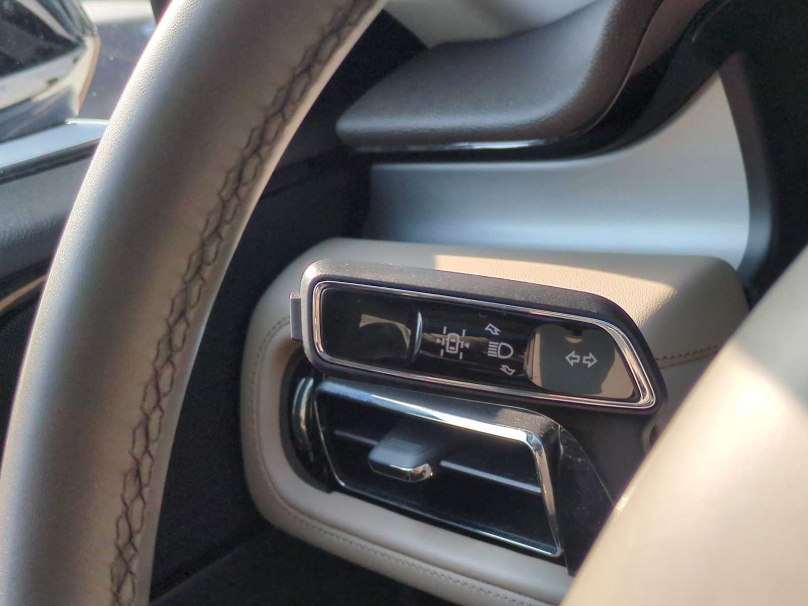 Thumbnail: 2023 Lincoln Aviator - 29