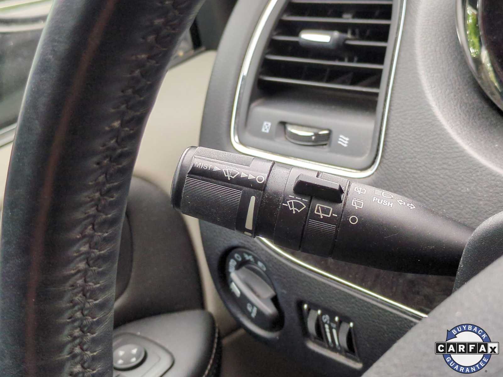 Thumbnail: 2013 Chrysler Town & Country - 27