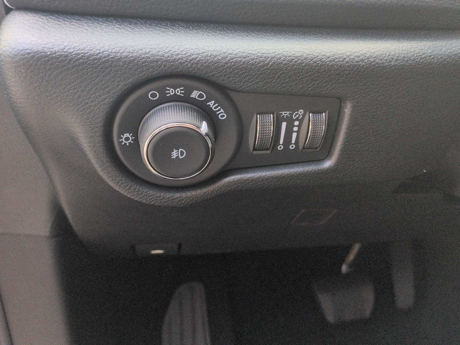 Thumbnail: 2026 Chrysler Pacifica - 18