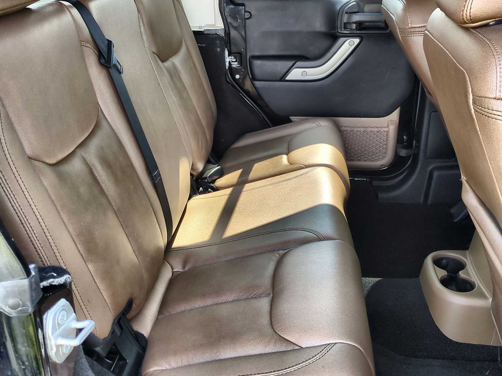 2015 Jeep Wrangler Unlimited Sahara 21