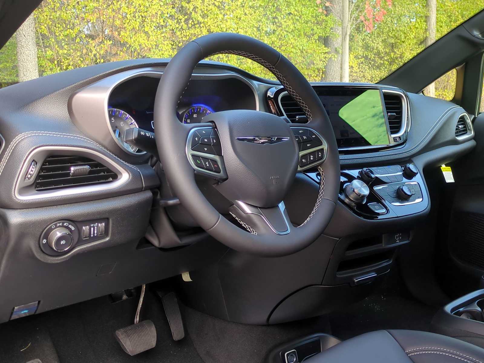 Thumbnail: 2026 Chrysler Pacifica - 10