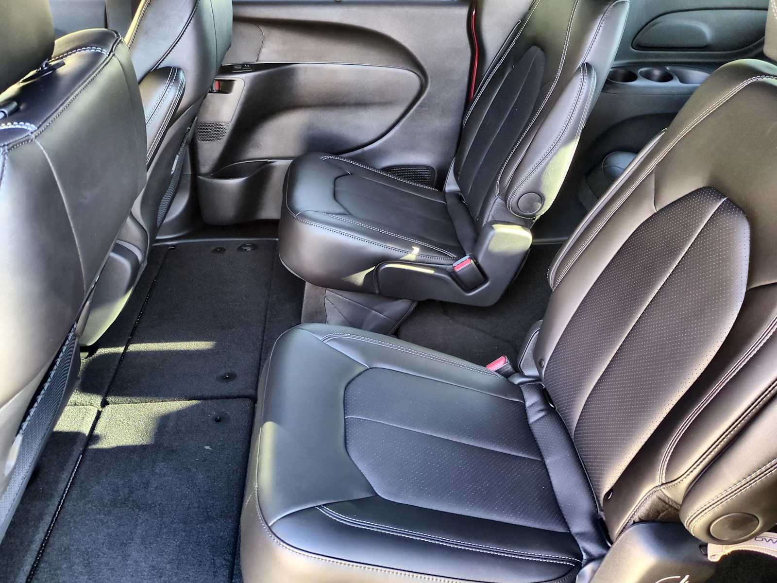 Thumbnail: 2026 Chrysler Pacifica - 19