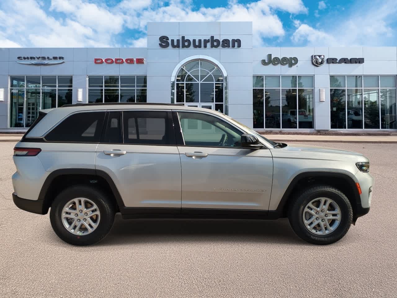 Thumbnail: 2025 Jeep Grand Cherokee - 9