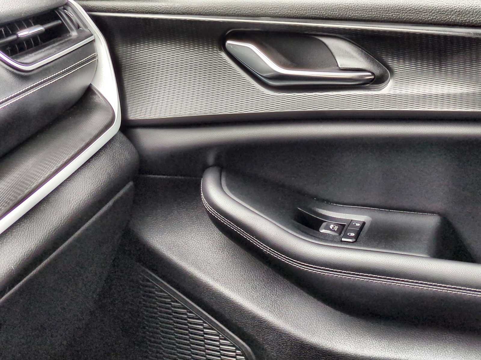 Thumbnail: 2024 Jeep Grand Cherokee - 37