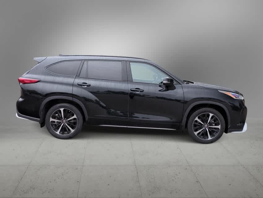 Thumbnail: 2021 Toyota Highlander - 9
