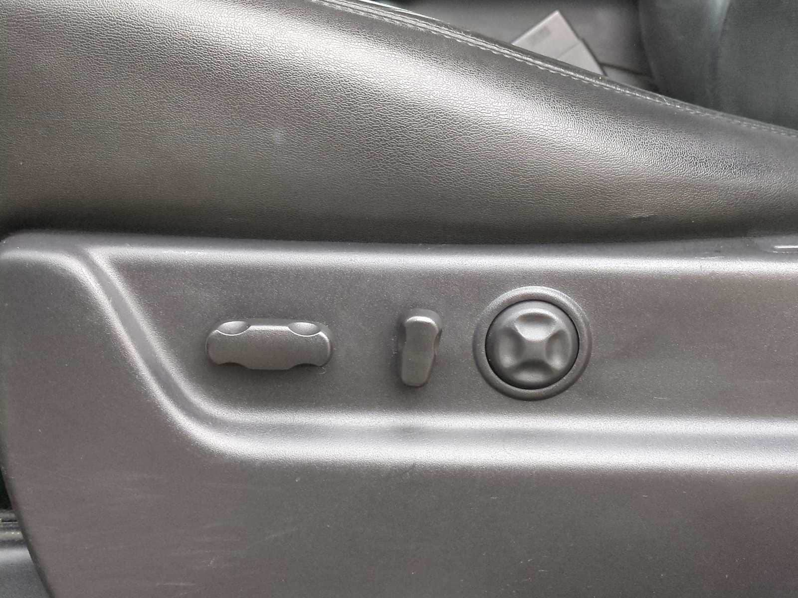 Thumbnail: 2013 Cadillac Escalade - 17