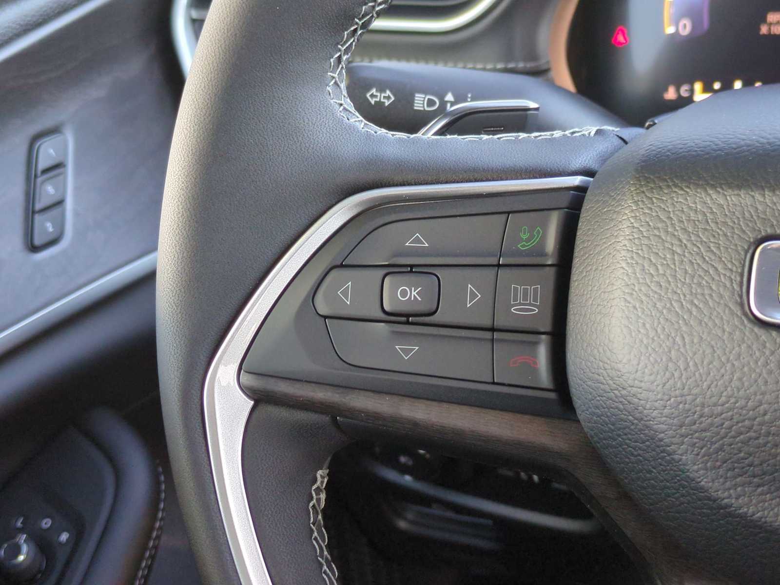 Thumbnail: 2025 Jeep Grand Cherokee - 25