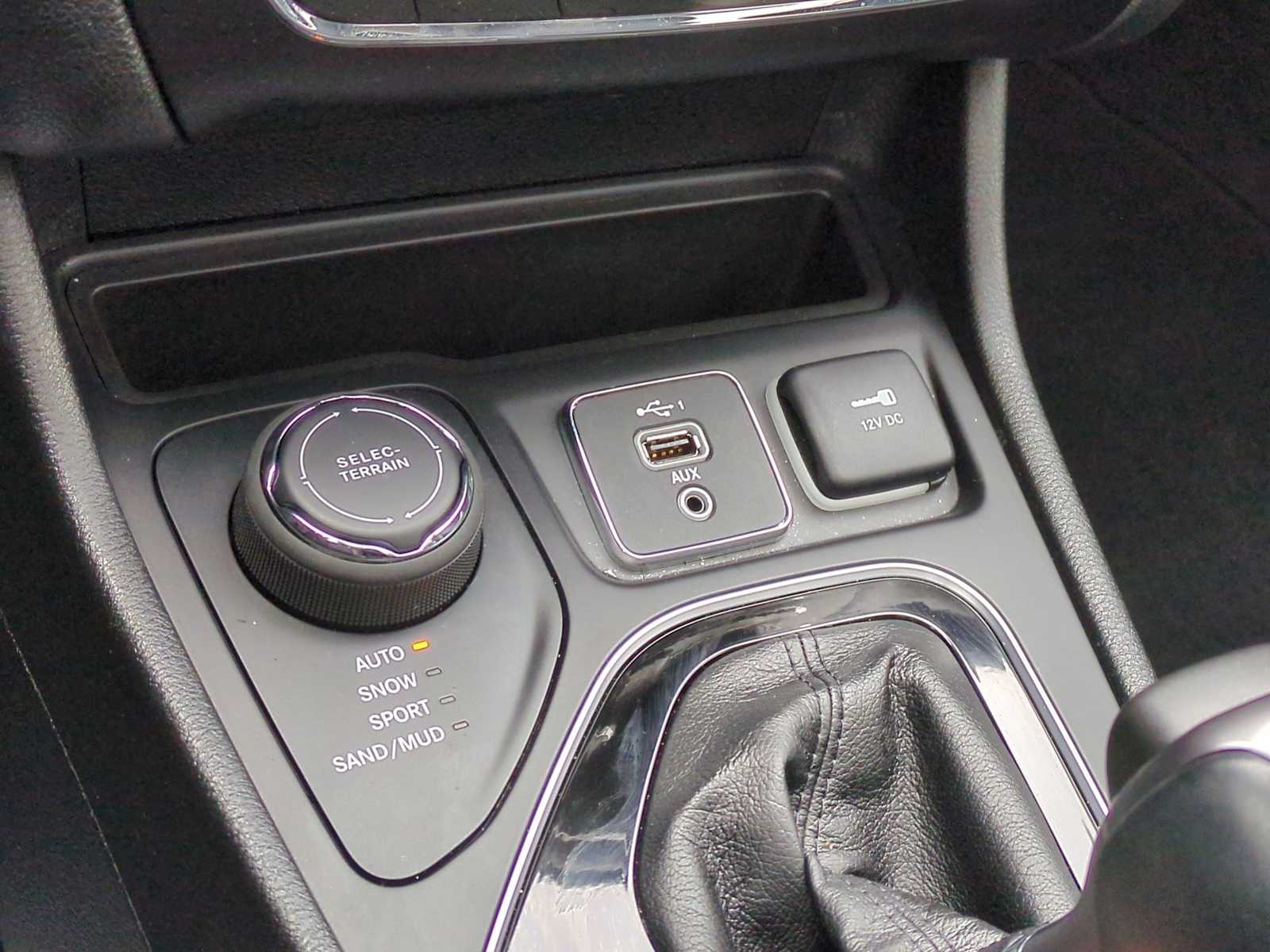 Thumbnail: 2023 Jeep Cherokee - 33