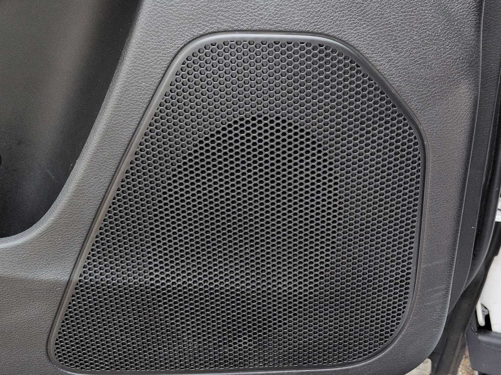 Thumbnail: 2019 Jeep Cherokee - 30