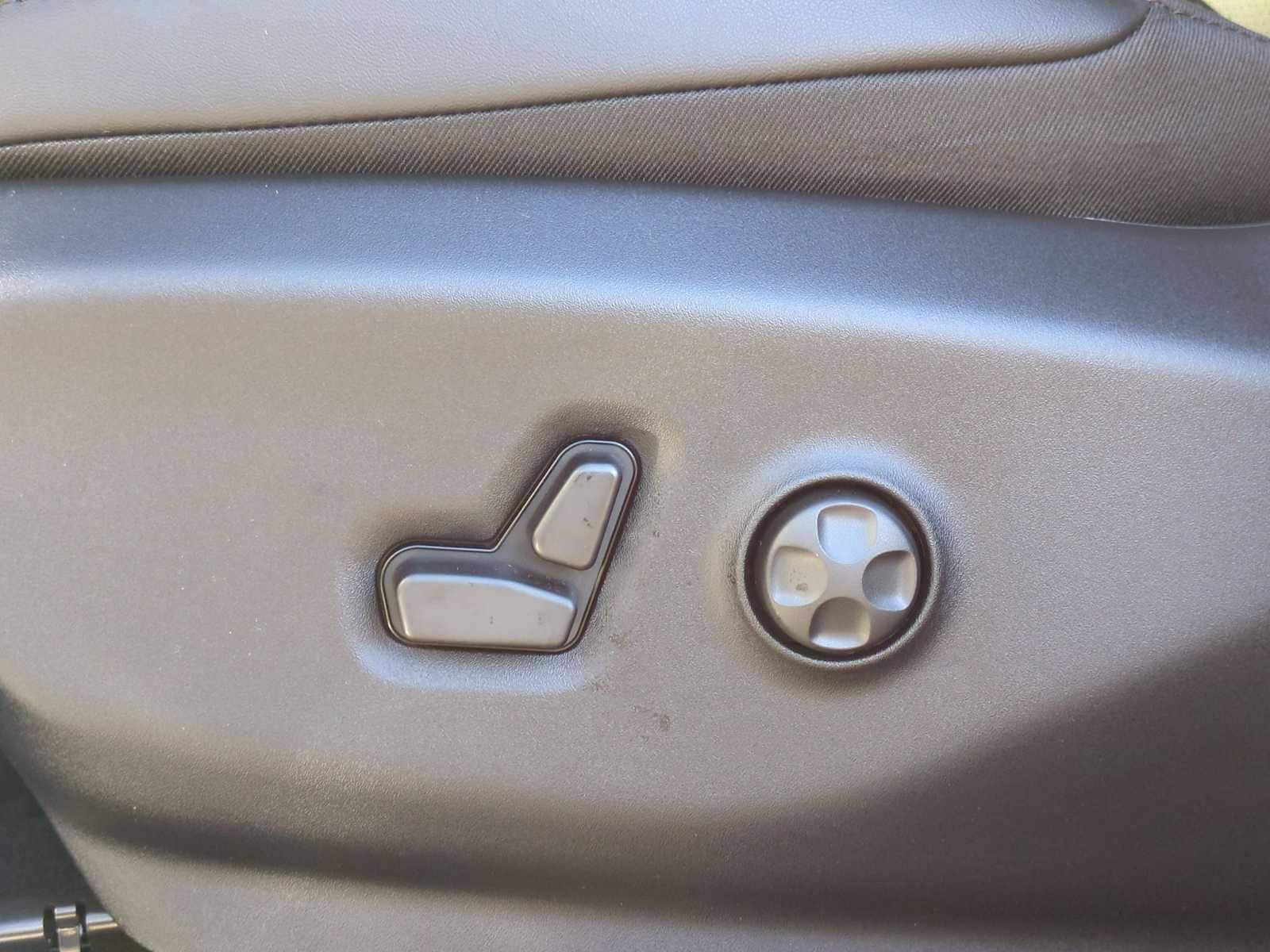 Thumbnail: 2026 Chrysler Pacifica - 17