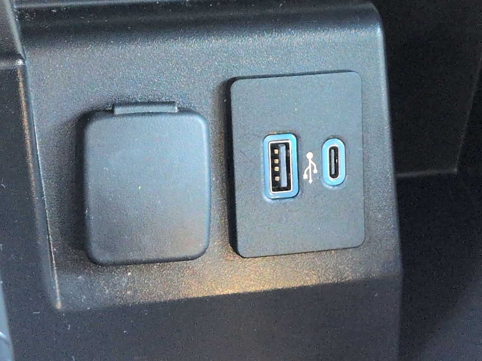 Thumbnail: 2022 Ford Explorer - 30