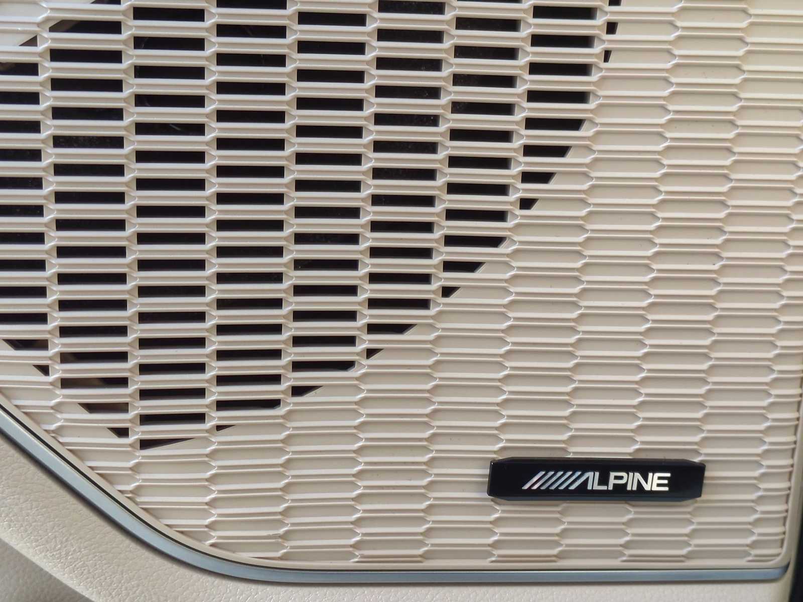 Thumbnail: 2024 Jeep Grand Cherokee - 33