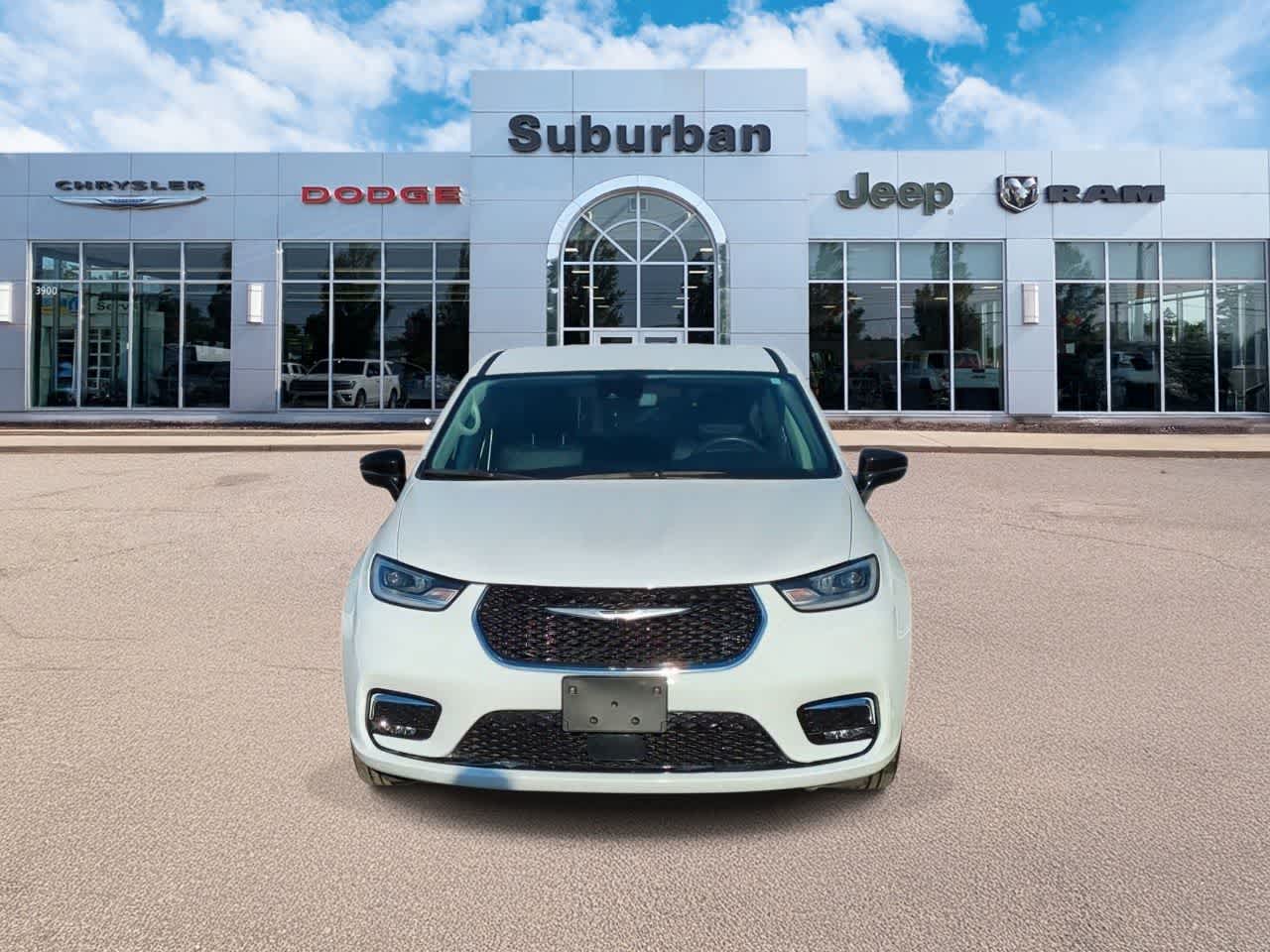 Thumbnail: 2024 Chrysler Pacifica - 3