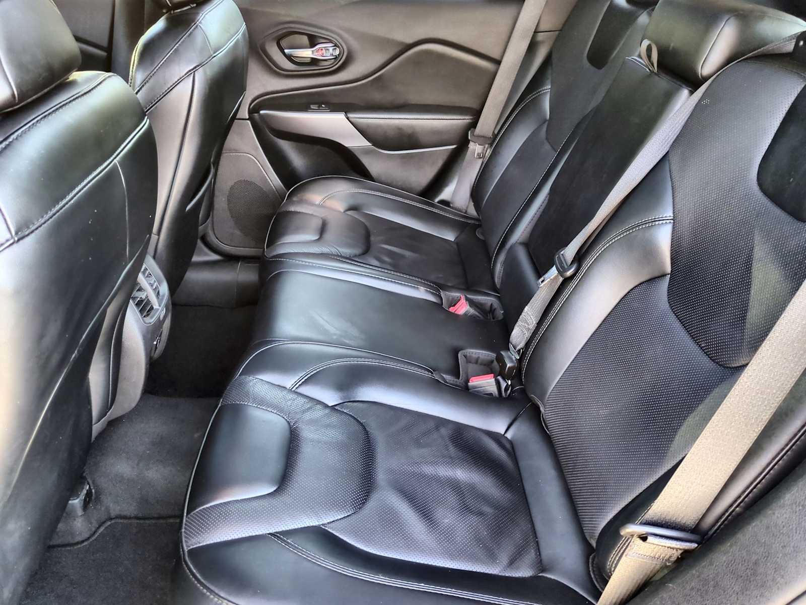 Thumbnail: 2022 Jeep Cherokee - 20