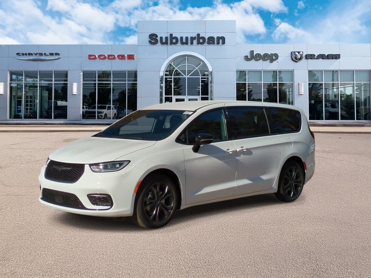 Thumbnail: 2026 Chrysler Pacifica - 4