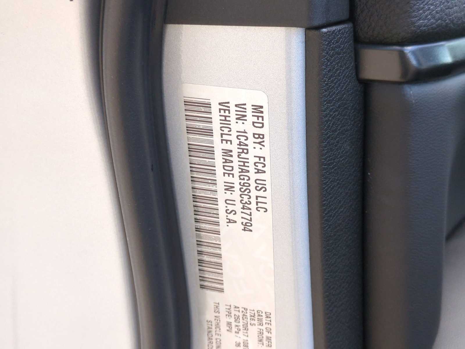 Thumbnail: 2025 Jeep Grand Cherokee - 34