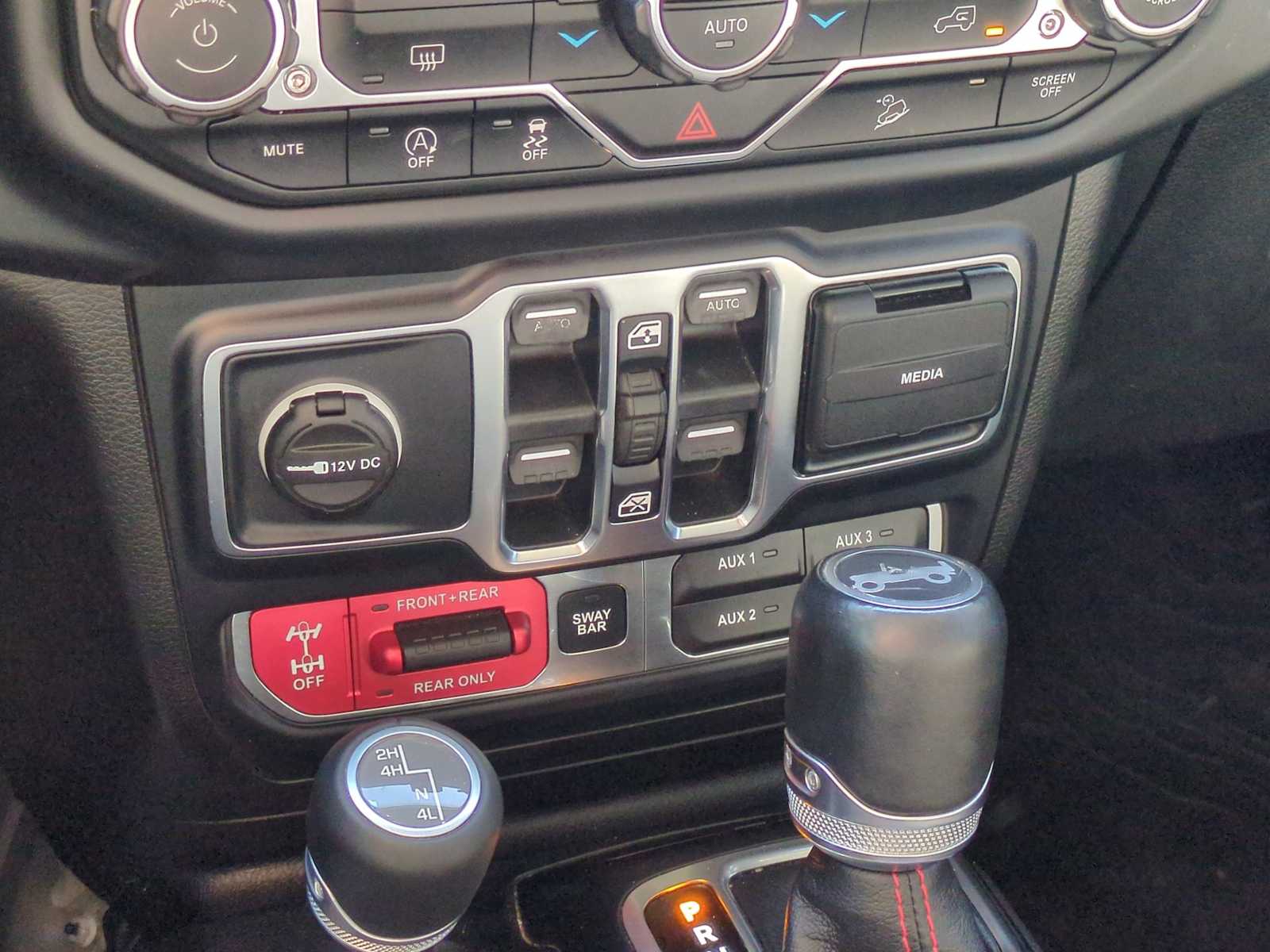 Thumbnail: 2018 Jeep Wrangler - 31