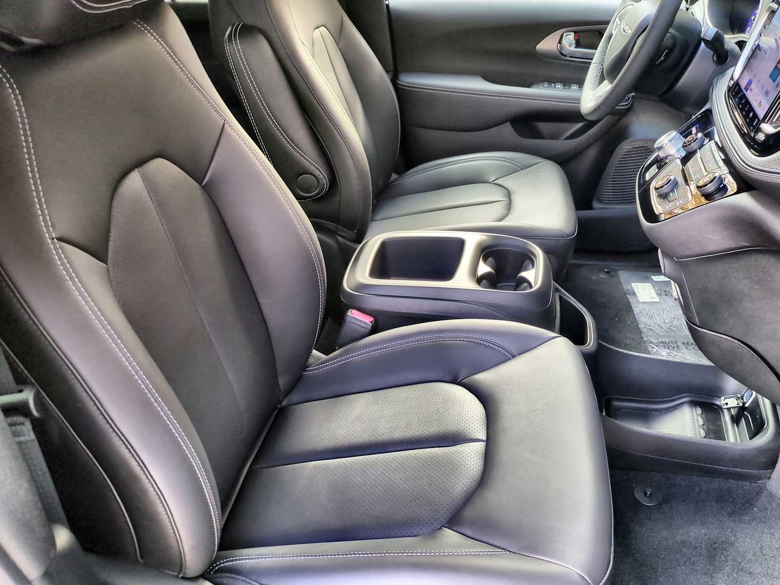 Thumbnail: 2026 Chrysler Pacifica - 21