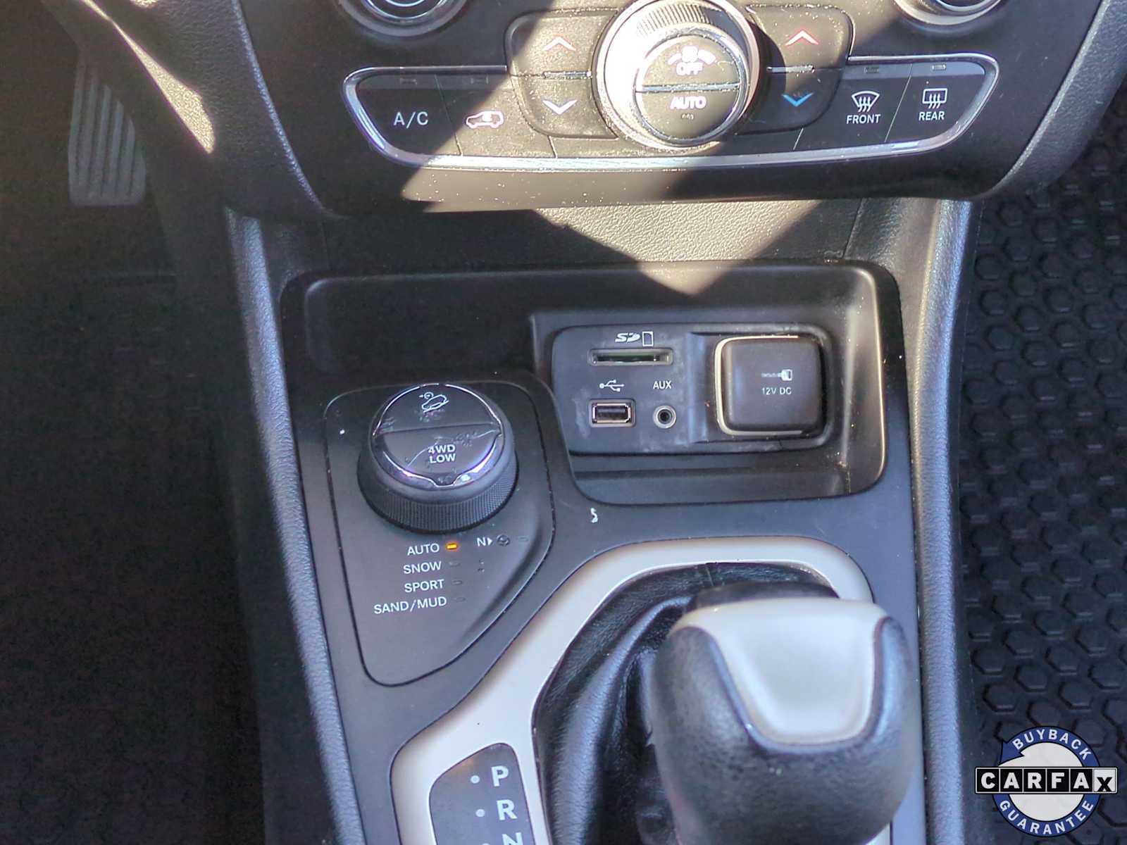 Thumbnail: 2016 Jeep Cherokee - 33