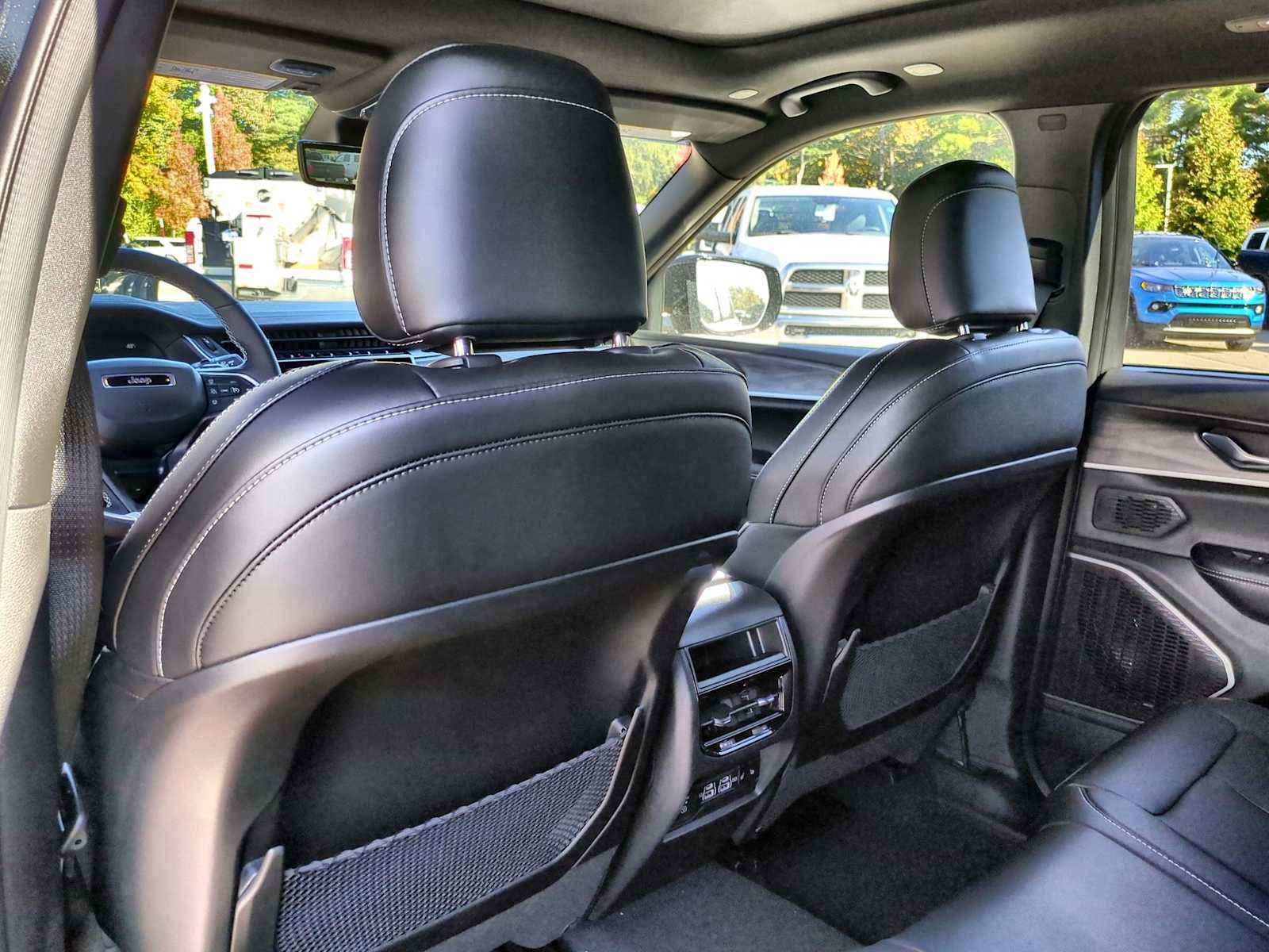 Thumbnail: 2025 Jeep Grand Cherokee - 18