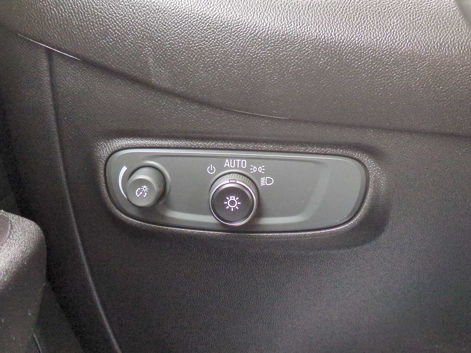 Thumbnail: 2019 Chevrolet Equinox - 35