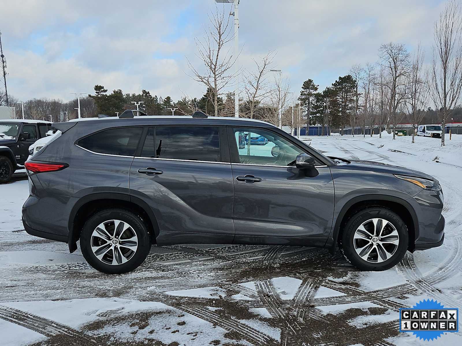 Thumbnail: 2023 Toyota Highlander - 15