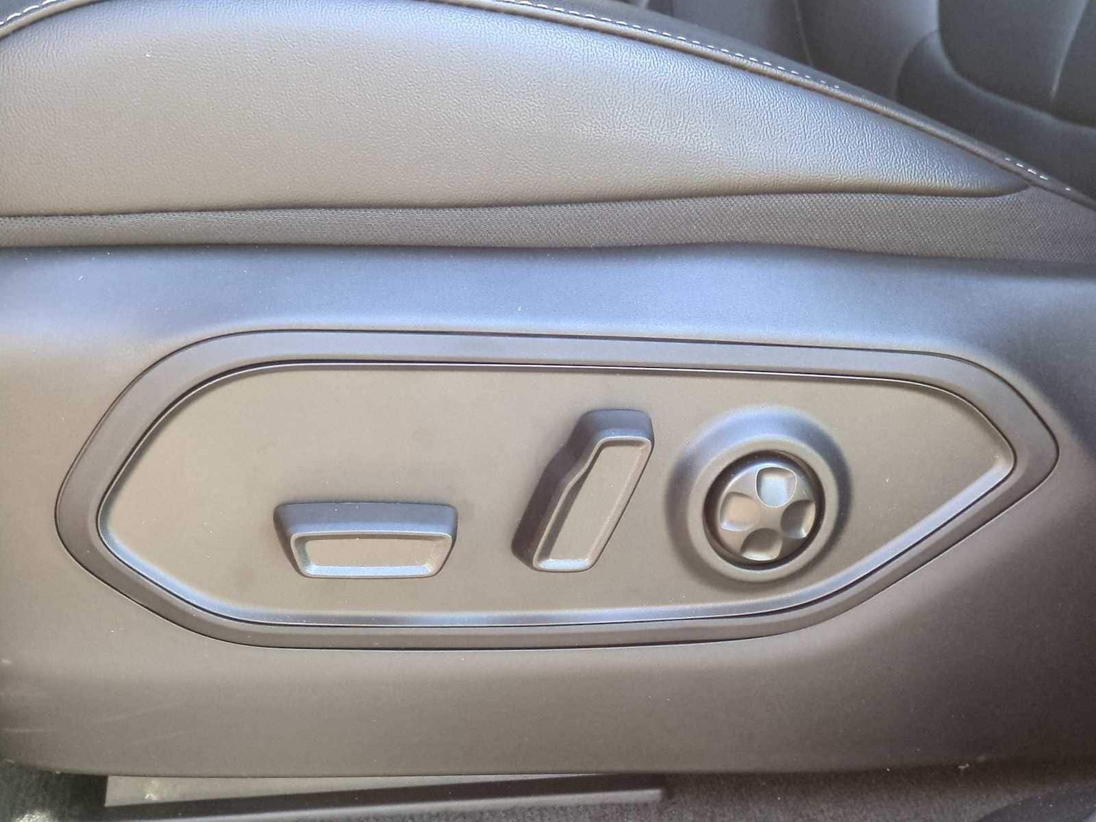 Thumbnail: 2025 Jeep Grand Cherokee - 17