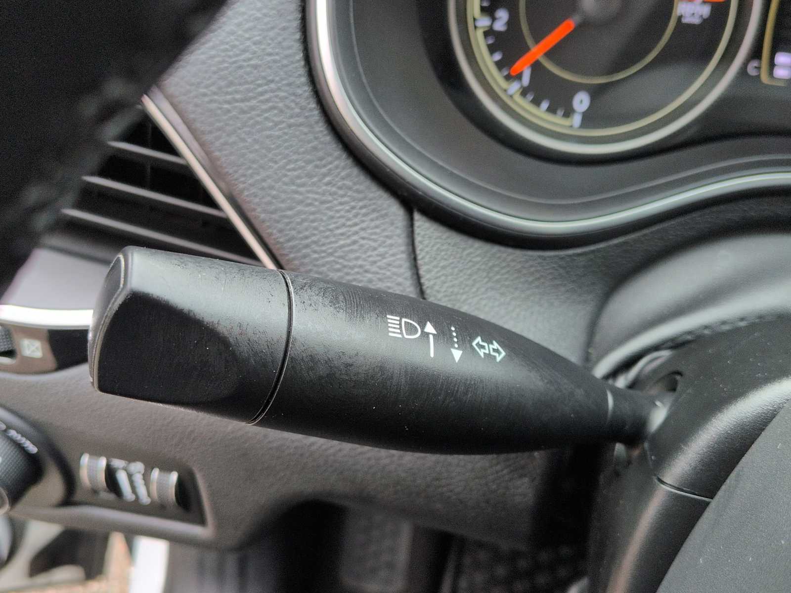 Thumbnail: 2019 Jeep Cherokee - 27