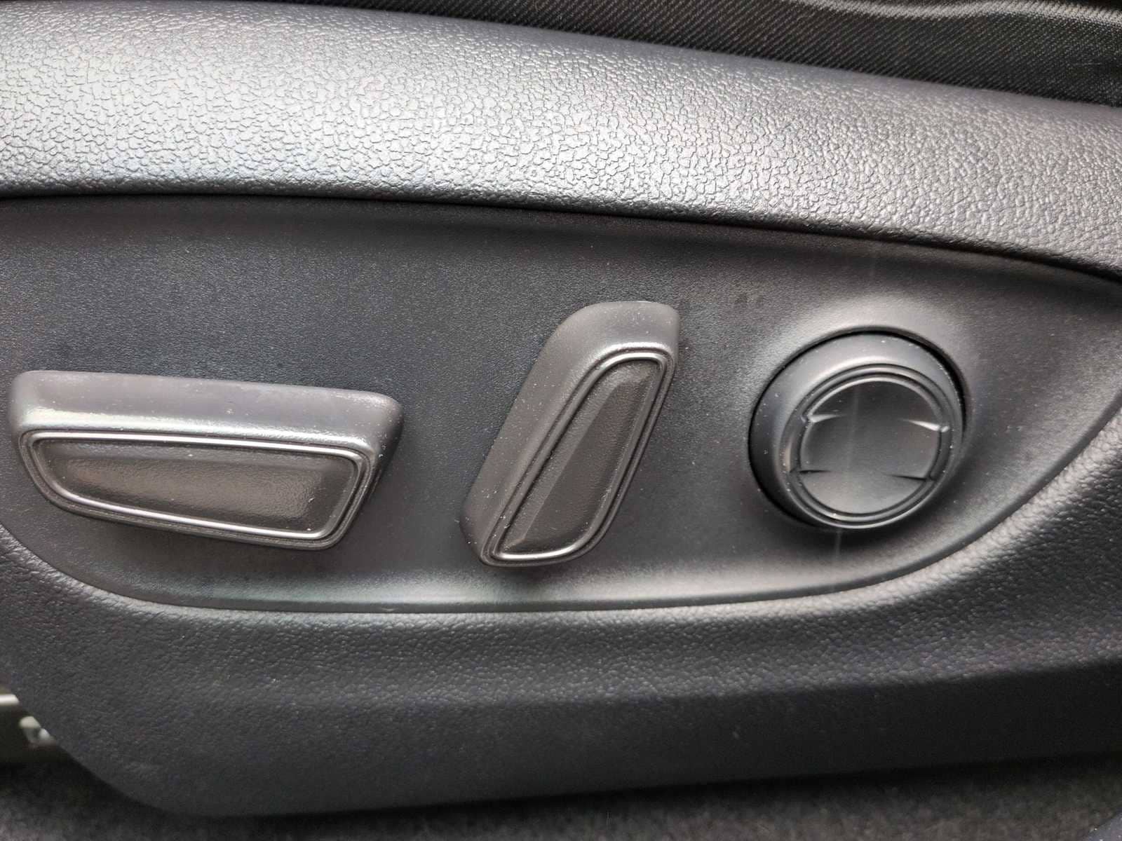 Thumbnail: 2020 Toyota RAV4 - 18