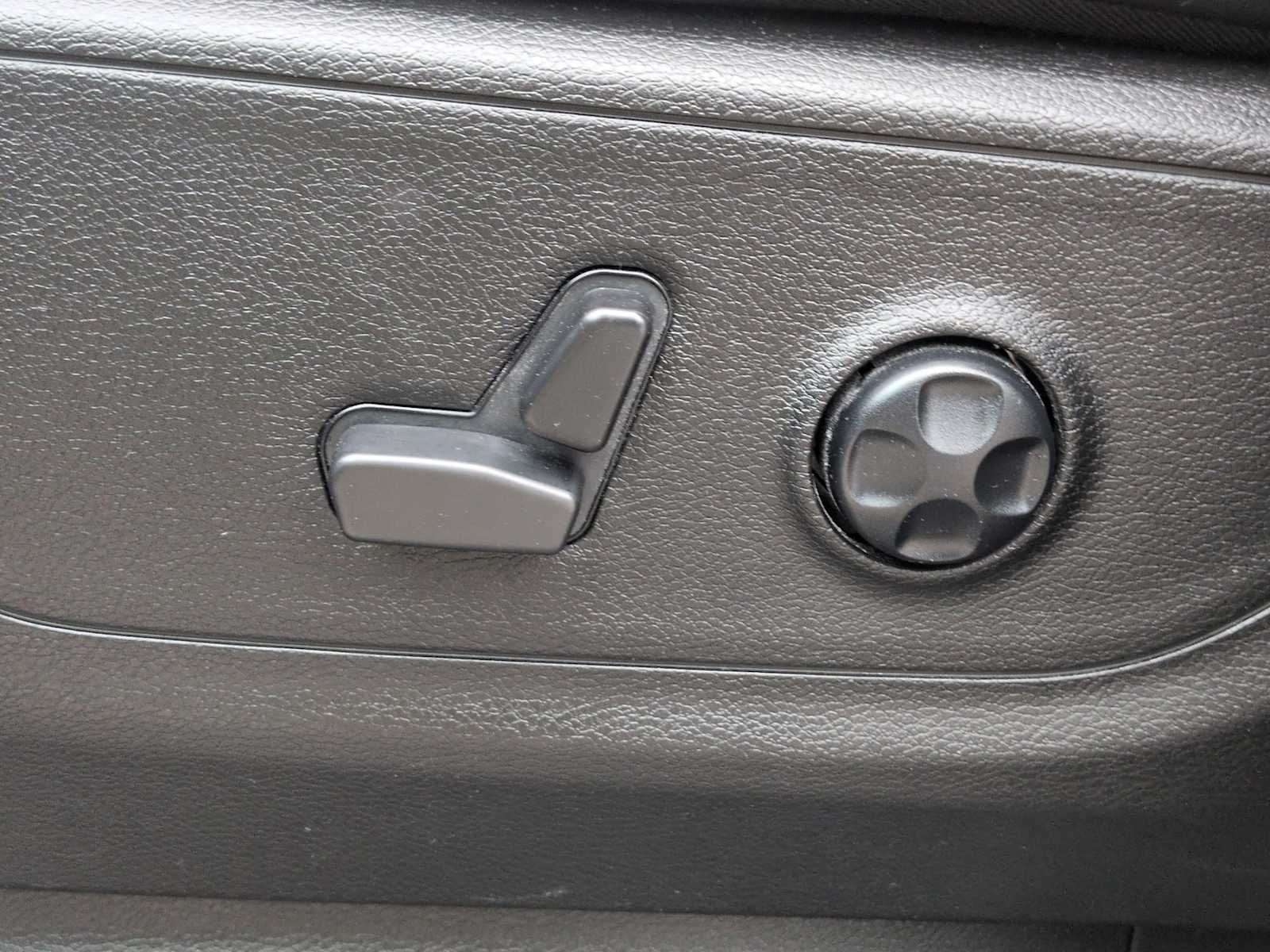 Thumbnail: 2025 RAM 1500 - 18