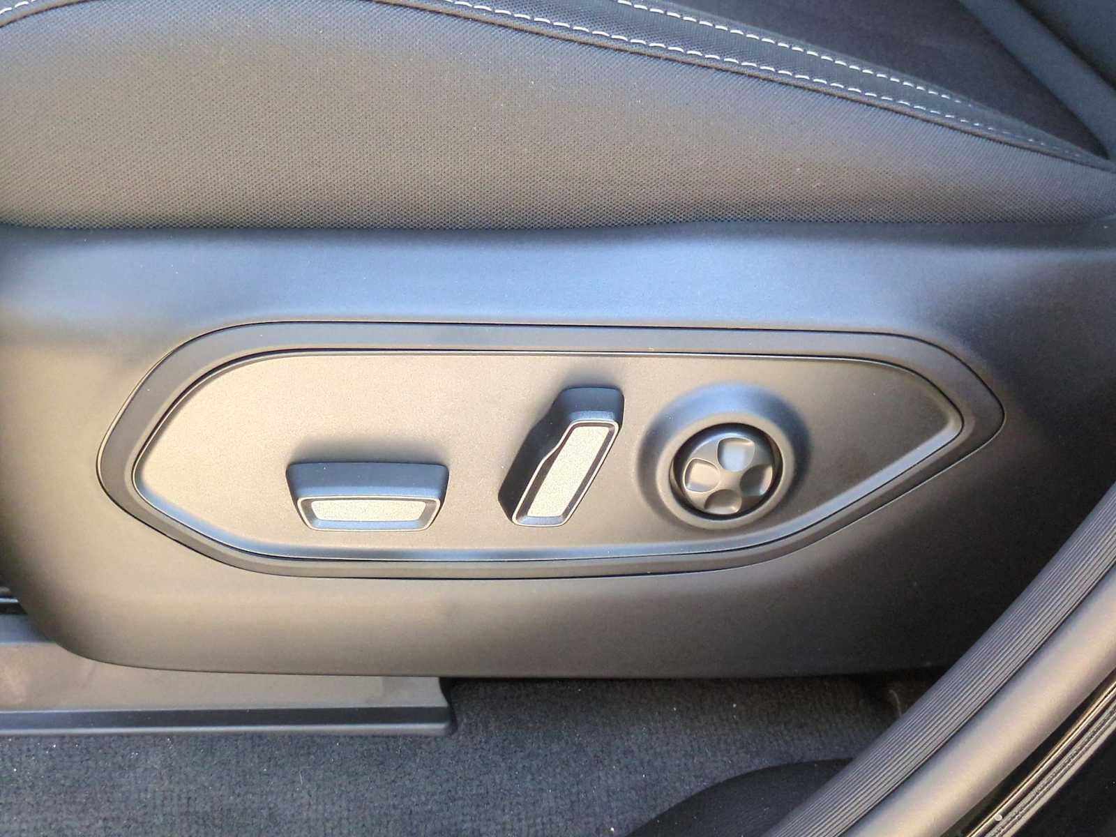 Thumbnail: 2025 Jeep Grand Cherokee - 17