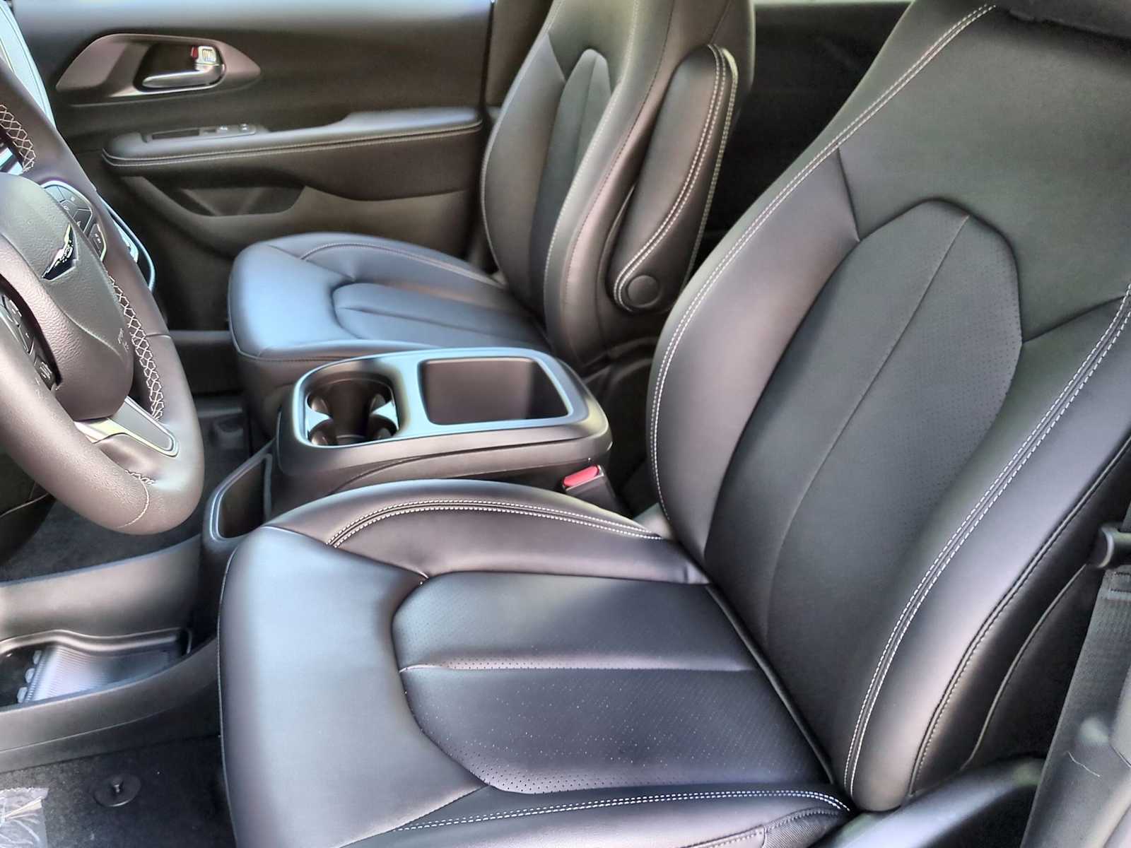 Thumbnail: 2026 Chrysler Pacifica - 16