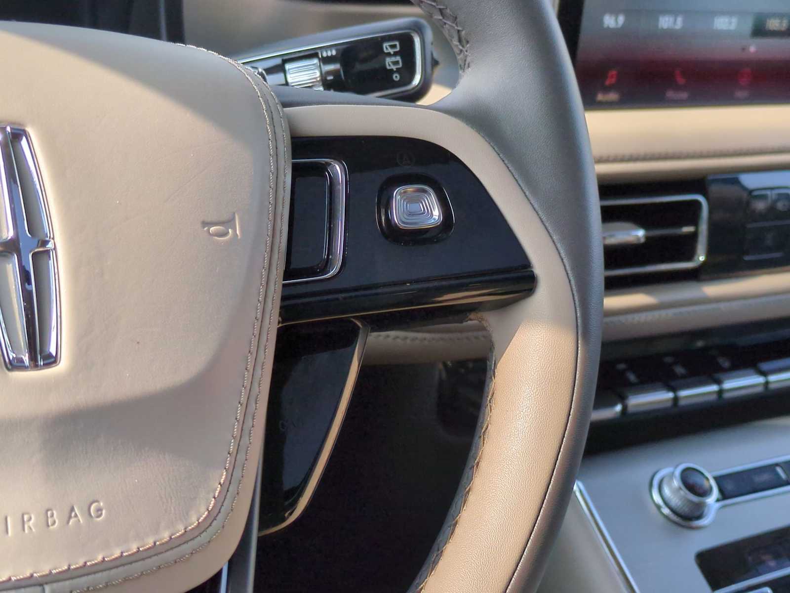 Thumbnail: 2023 Lincoln Aviator - 27