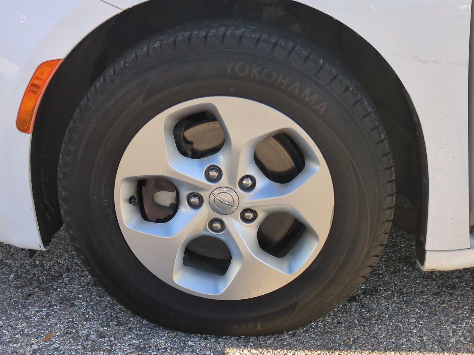 Thumbnail: 2017 Chrysler Pacifica - 14