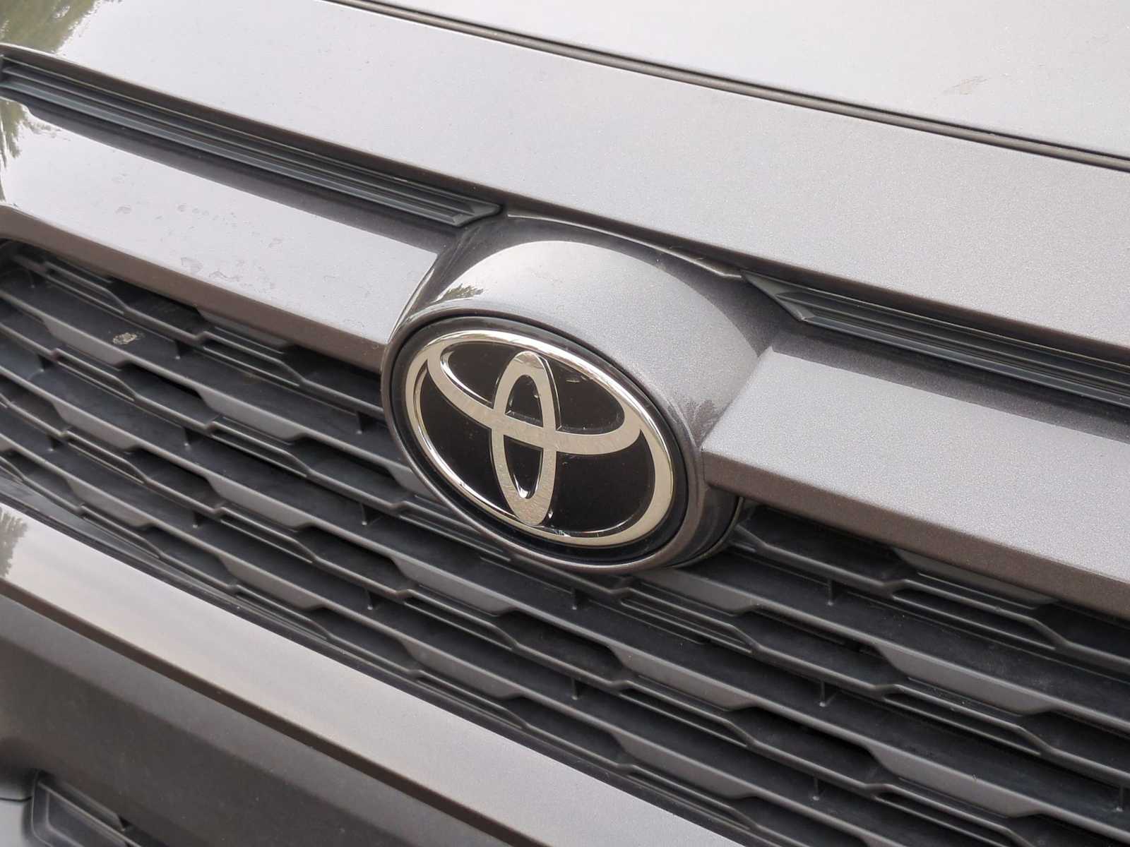 Thumbnail: 2020 Toyota RAV4 - 12