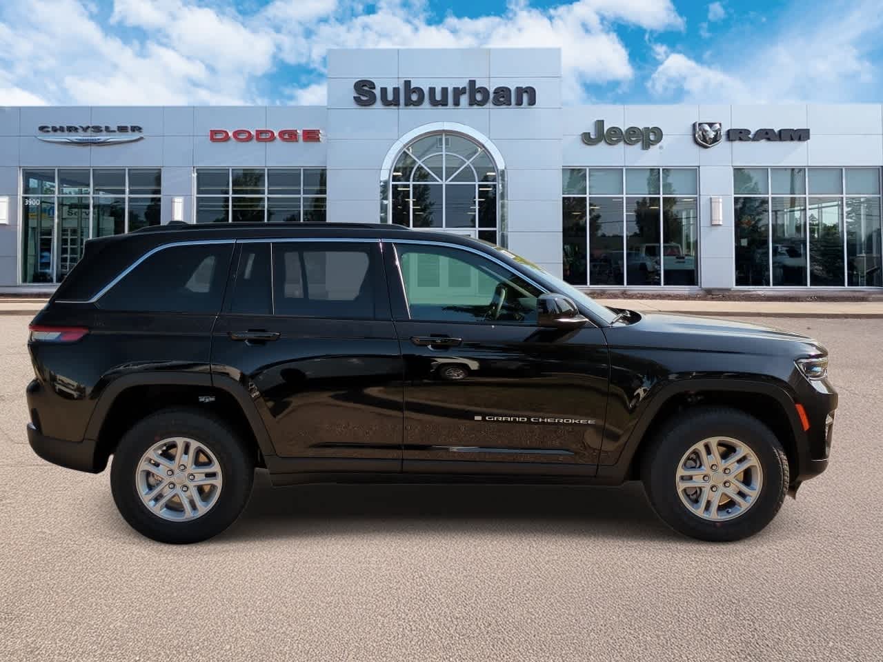 Thumbnail: 2025 Jeep Grand Cherokee - 9