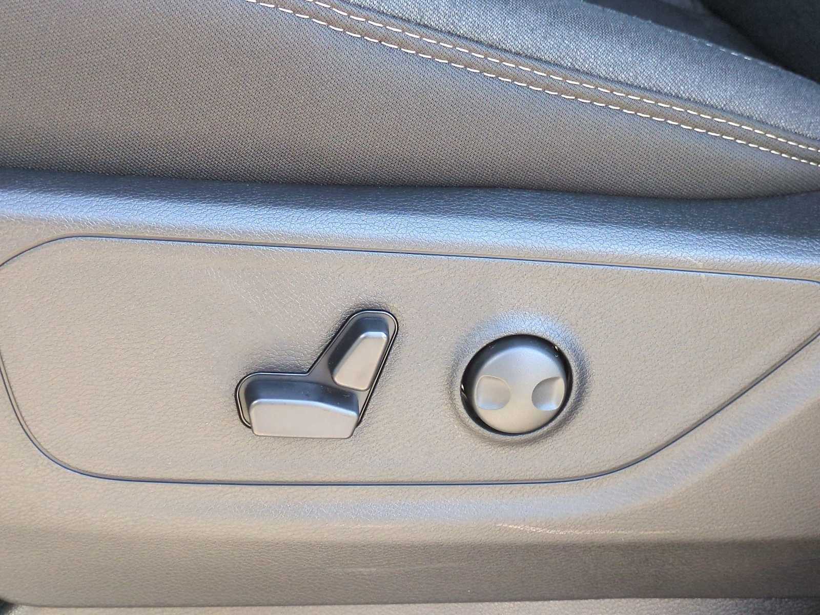 Thumbnail: 2026 RAM 1500 - 17